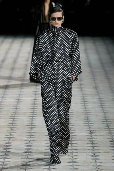 Look 48